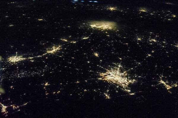 Bang Texas được chụp bởi một trong những thuyền viên NASA Expedition 36 trên Trạm vũ trụ quốc tế, độ cao cách Mặt Đất khoảng 240 dặm, dưới ống kính 50 mm vào ngày 27/6/2013. Ảnh: REUTERS / NASA