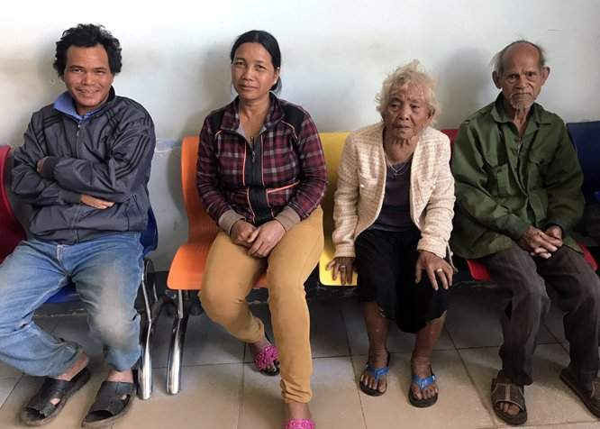Gia đình ông Ksor Nglanh đang chờ đợi được công chứng