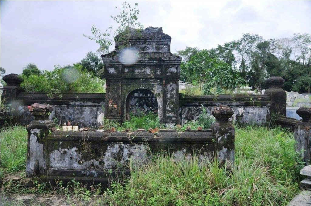 Khu lăng mộ của bà Trần Thị Nga- mẹ vua Dục Đức