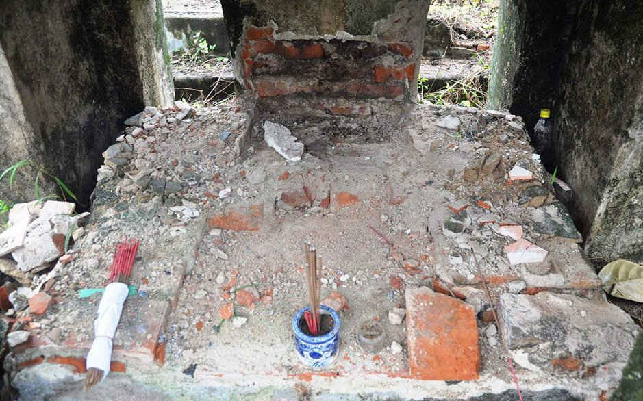 Kẻ gian đào xới khu vực bên trong lăng mộ mẹ vua Dục Đức