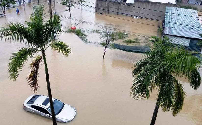 Mưa bão khiến Thừa Thiên Huế chìm trong nước, thiệt hại nặng nề...