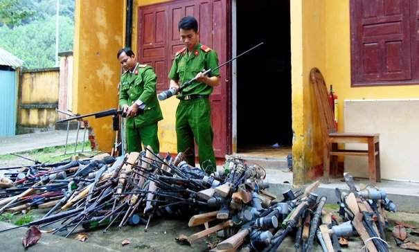 Thu giữ hơn 200 khẩu súng tự chế tại huyện miền núi Nam Giang (tỉnh Quảng Nam) 