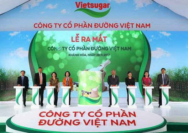 :  Các đại biểu thực hiện nghi ra mắt Công ty CP đường Việt Nam (Vietsugar)