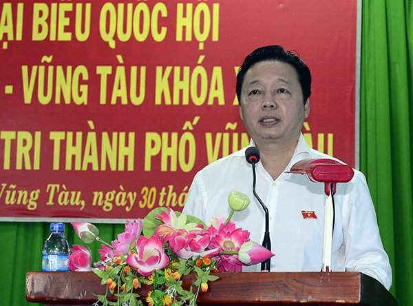 Bộ trưởng - ĐBQH khóa XIV Trần Hồng Hà phát biểu tại buổi tiếp xúc cử tri sáng 30/11