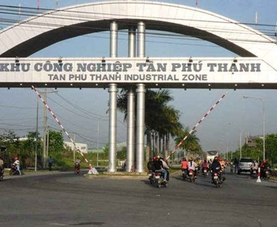 Hiện nay còn một số dự án  tại Khu công nghiệp Tân Phú Thạnh chưa thể hoàn thành được công tác giải phóng mặt bằng vì một số người dân bị ảnh hưởng còn khiếu nại.