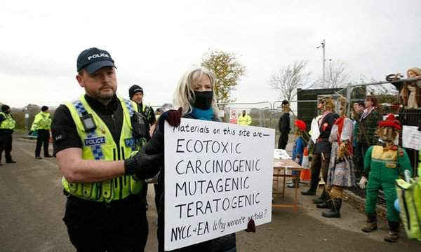 Những người vận động chống lại công nghệ nứt vỡ thủy lực ở Bắc Yorkshire, Vương quốc Anh. Hình ảnh: Gary Calton / eyevine