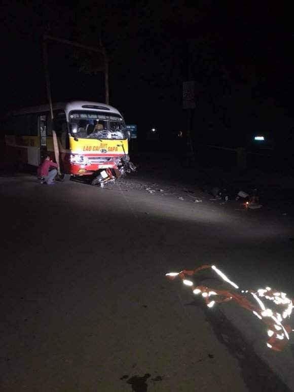 Hiện trường vụ tai nạn rạng sáng ngày 2/12/2017 làm chết 2 người ở thành phố Lào Cai- Ảnh bạn đọc cung cấp