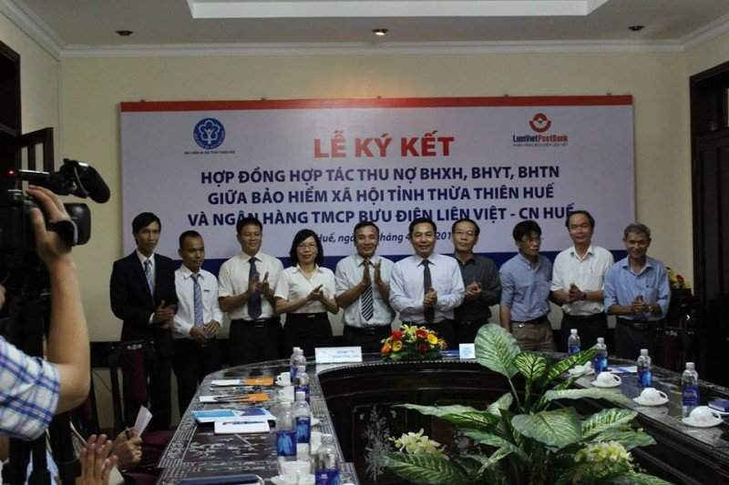 Hợp tác thu nợ giữa BHXH Thừa Thiên Huế với Ngân hàng TMCP Bưu điện Liên Việt chi nhánh Huế