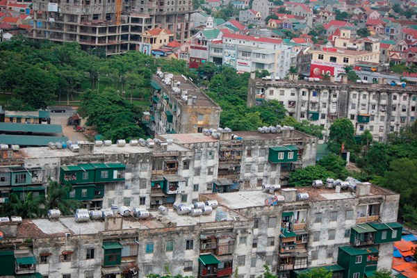Những quả “bom nước” tại các dãy nhà chung cư Quang Trung (TP Vinh) đang đe dọa tính mạng người dân