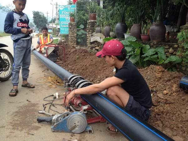 Mạng lưới đường ống dẫn nước được lắp đặt lại.