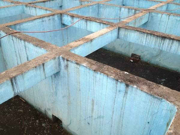 Bể chứa cũ bị hư hỏng, không trữ được nước do nhiều nguyên nhân