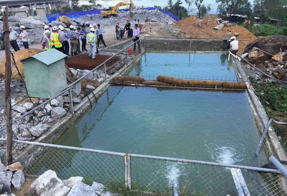 Sở TN&MT Thừa Thiên Huế về kiểm tra mẫu nước tại khu vực thi công dự án hầm Hải Vân