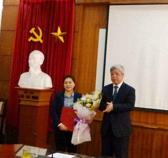 Thứ trưởng Nguyễn Linh Ngọc trao Quyết định bổ nhiệm Phó Tổng cục trưởng TC Biển và hải đảo Việt Nam cho bà Phạm Thu Hằng 