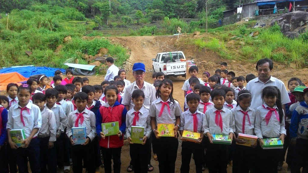 Đến với học sinh miền núi xã Trà Linh - huyện Nam Trà My - tỉnh Quảng Nam