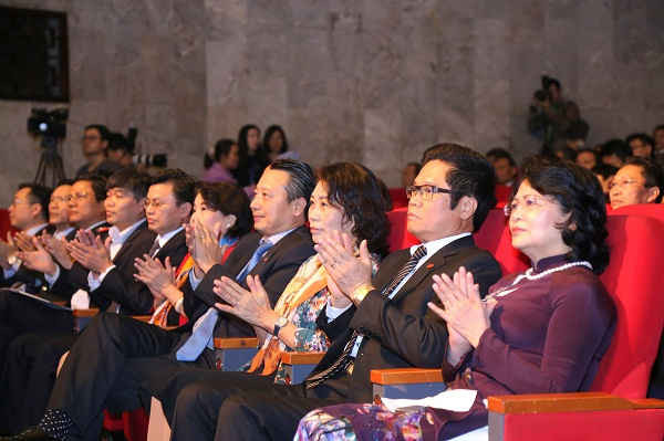 Tham dự buổi lễ có Phó Chủ tịch nước Đặng Thị Ngọc Thịnh, đại diện lãnh đạo các bộ, ban, ngành cùng các doanh nghiệp tiêu biểu.