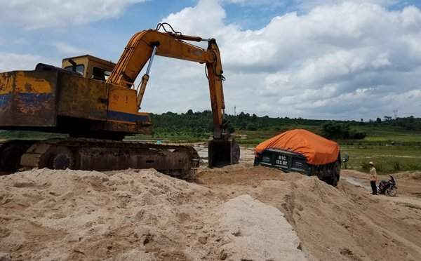 Điểm khai thác cát trái phép tại xã Ia Mơ Nông, huyện Chư Păh bị Cảnh sát Môi trường tỉnh Gia Lai phát hiện tháng 8/2017