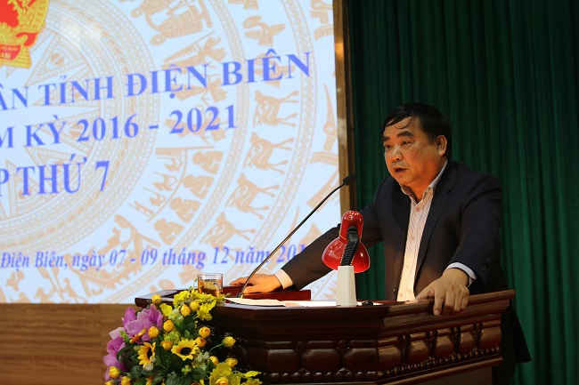 Ông Bùi Châu Tuấn, Giám đốc Sở TN&MT Điện Biên trả lời ý kiến đại biểu trong kỳ họp HĐND tỉnh