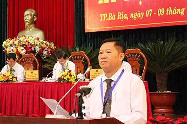 Ông Lê Ngọc Linh, Giám đốc Sở TN&MT tỉnh Bà Rại - Vũng Tàu trả lời chất vấn tại kỳ họp thứ 6 HĐND tỉnh