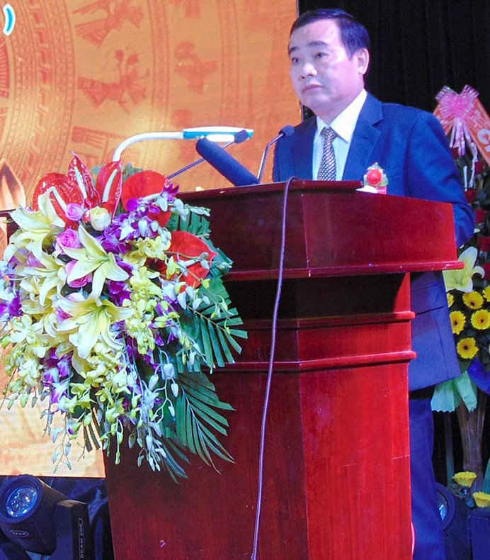 Bí thư Huyện ủy Phan Xuân Quang đọc diễn văn tại Lễ kỷ niệm