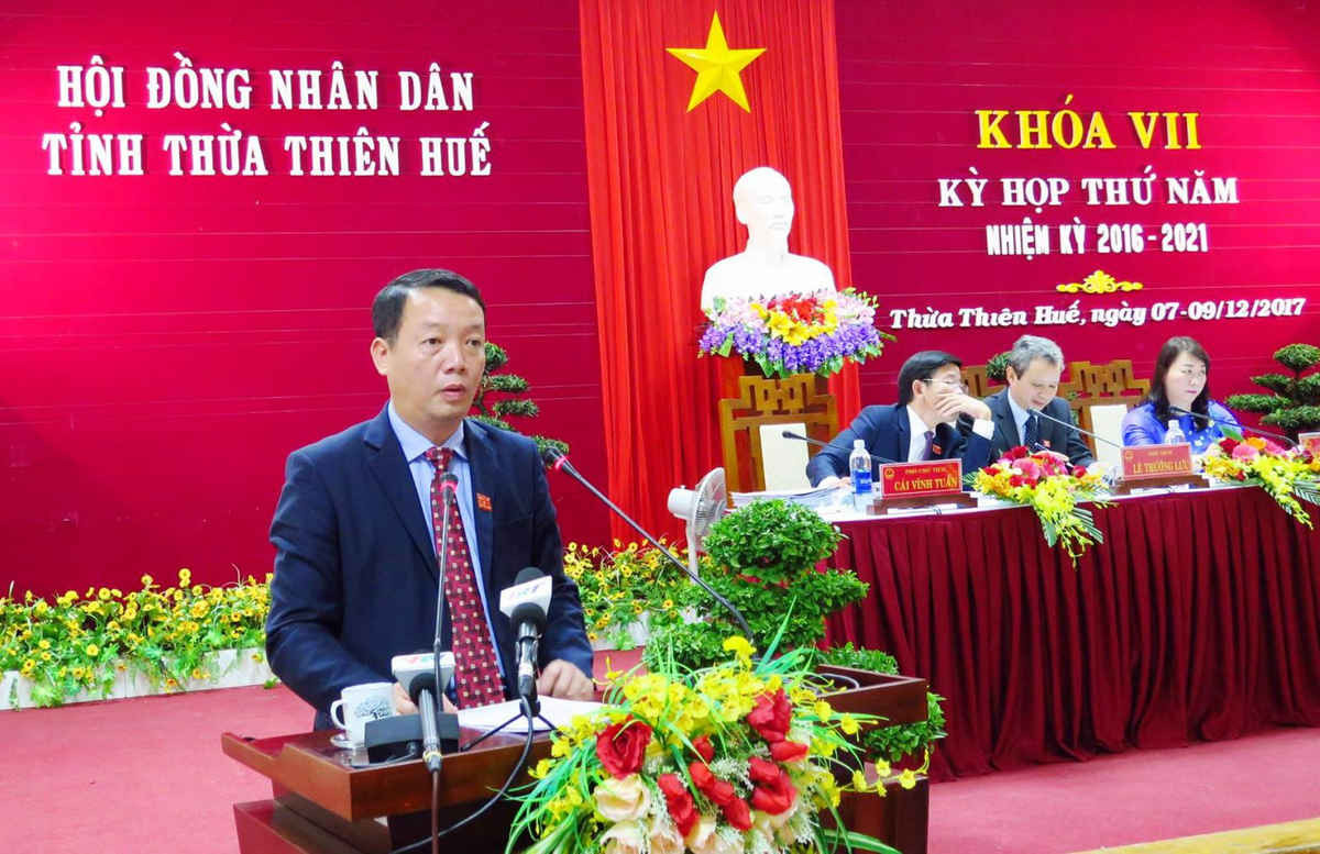 Ông Phan Thiên Định- Giám đốc Sở Kế hoạch và Đầu tư trình bày tờ trình