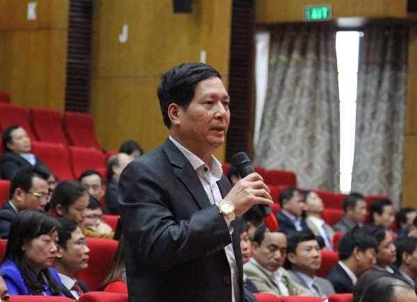 Đại biểu Vũ Trí Kỳ chất vấn về nạn xe quá khổ, quá tải tại kỳ họp HĐND tỉnh Bắc Giang.