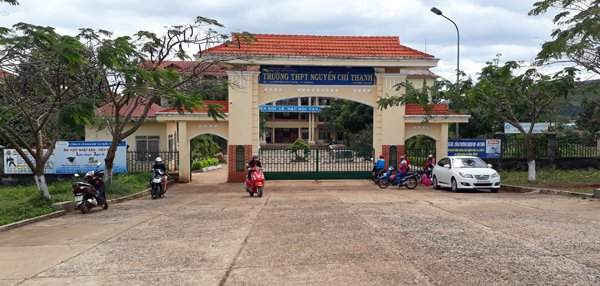 Cổng trường Nguyễn Chí Thanh - nơi vừa xảy ra án mạng