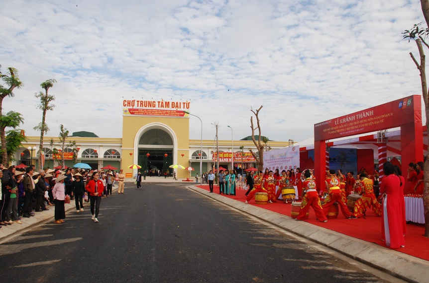 Dự án Khu đô thị kiểu mẫu số 1 thị trấn Hùng Sơn và chợ trung tâm huyện Đại Từ được khởi công xây dựng từ tháng 12-2016 với tổng diện tích trên 20ha do Công ty CP Đầu tư Phát triển và Thương mại BCD làm chủ đầu tư. 