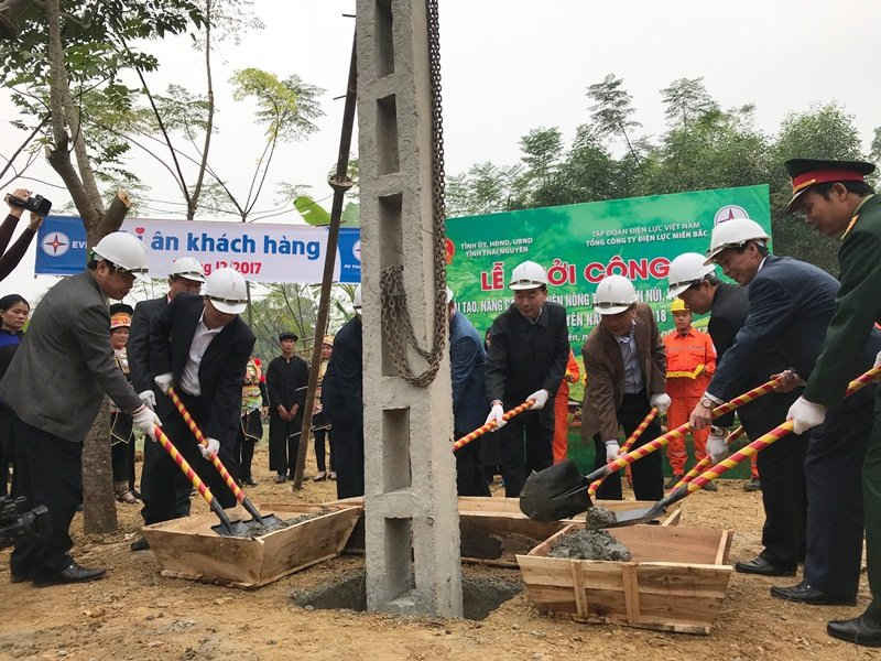 Lãnh đạo tỉnh Thái Nguyên và Tập đoàn Điện lực Việt Nam khởi công dự án đưa điện về vùng sâu vùng xa tỉnh Thái Nguyên.