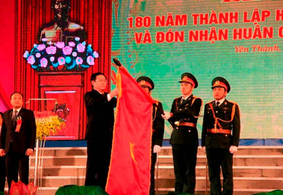 Phó Thủ tướng Vương Đình Huệ tặng Huân chương Lao động hạng Nhất cho Đảng bộ, chính quyền và nhân dân huyện Yên Thành