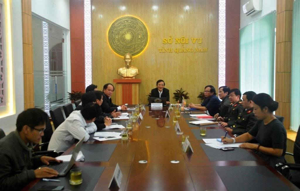 UBND tỉnh Quảng Nam quy định, việc đào tạo, bồi dưỡng phải căn cứ vào tiêu chuẩn ngạch đối với công chức, tiêu chuẩn chức danh nghề nghiệp đối với viên chức