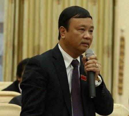 Đại biểu Nguyễn Văn Hải (huyện Tương Dương) chất vấn tại Hội nghị