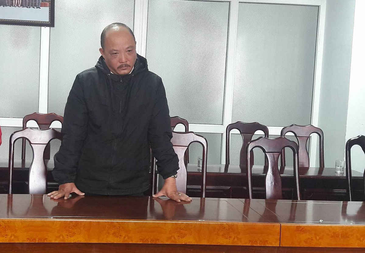 Ông Trương Thanh Tùng, Phó trưởng Ban giải tỏa đền bù số 2 Đà Nẵng làm việc với cơ quan điều tra