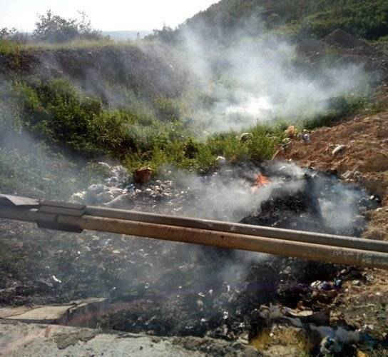 Nhiều địa phương vẫn xử lý rác thải ngay tại chỗ bằng cách đốt