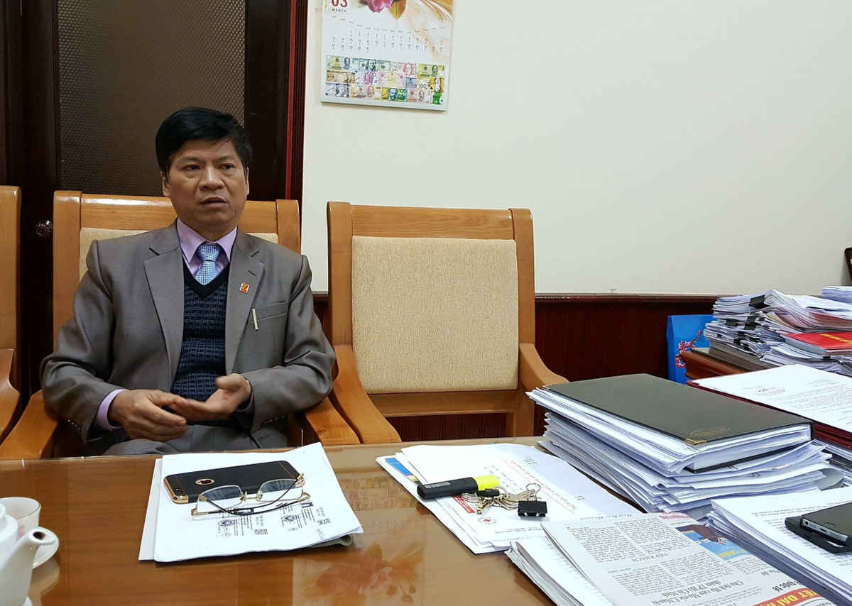 Ông Trần Thanh Thọ phó chủ tịch UBND huyện trao đổi với PV