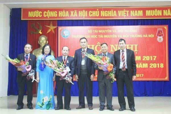 Trường Đại học TN&MT Hà Nội chúc mừng các Nhà giáo ưu tú và Nhà giáo nhân dân