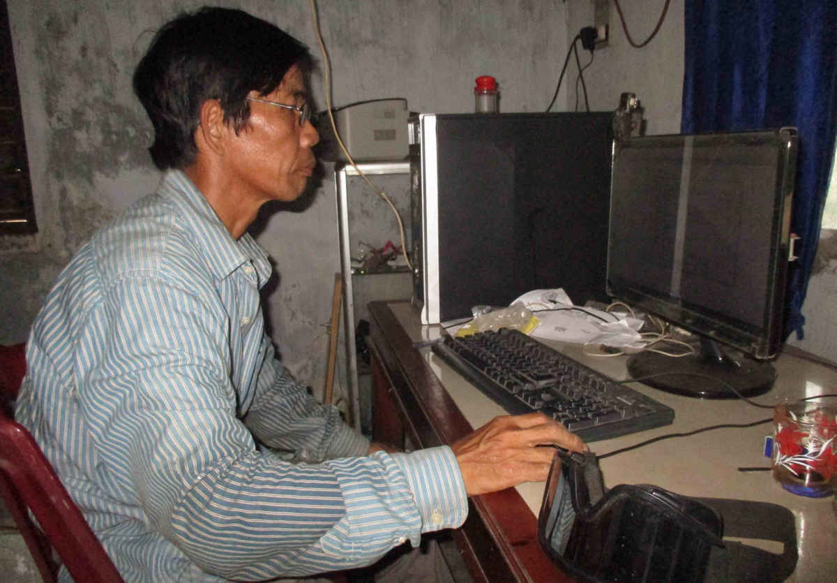 Để thiết kế các bản vẽ, lão nông đã sử dụng rất thành thạo máy tính 