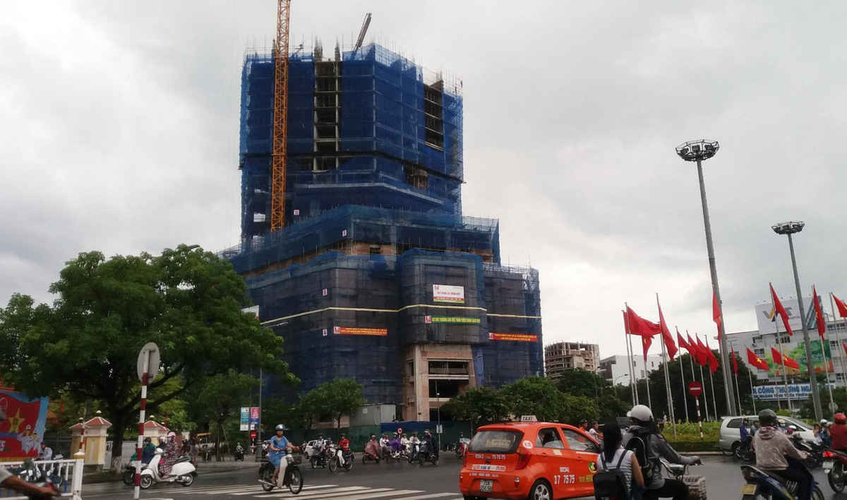 Tổ hợp Trung tâm thương mại Vincom Huế (đường Hùng Vương) đang được triển khai một cách nhanh nhất