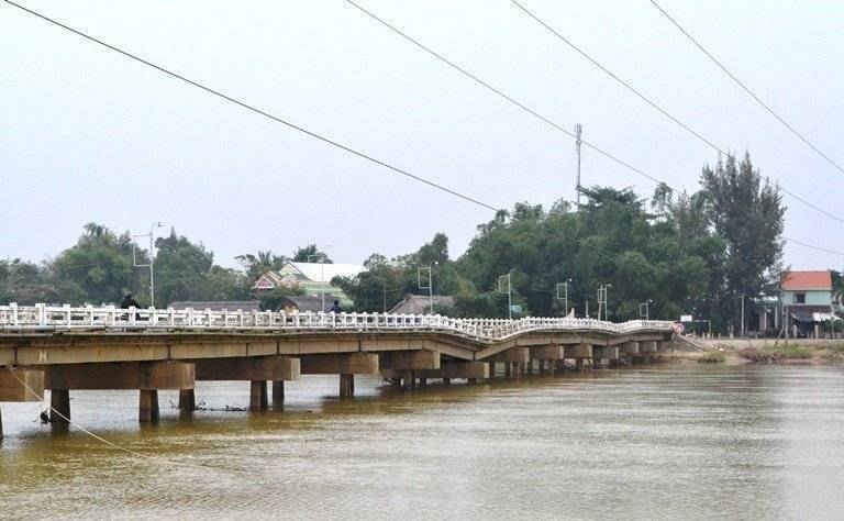 Cầu Hà Tân bị xuống cấp, sụt lún nghiêm trọng