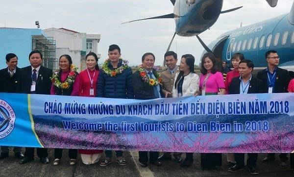 Đón du khách đầu tiên đến Điện Biên bằng đường hàng không năm 2018