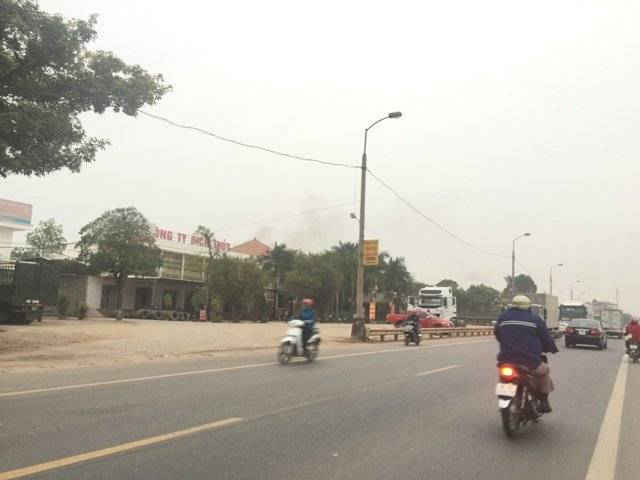 Công ty Bích Thủy tự ý phá hộ lan bảo vệ đường bộ cả một đoạn dài tại Km96, cụm CN Tân Dĩnh.