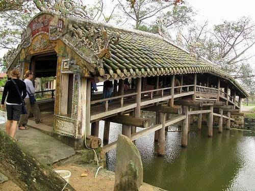 Cầu ngói Thanh Toàn là một địa chỉ hút khách du lịch