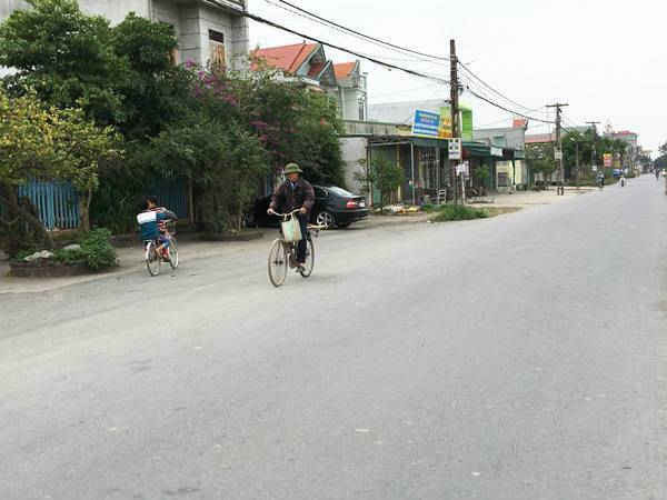 Đoạn đường từ Cầu Nguyễn cũ đến Cầu Rí dài hơn 2 km nay đã được cải tạo xong, nhờ đó, bà con đi lại thuận tiện hơn