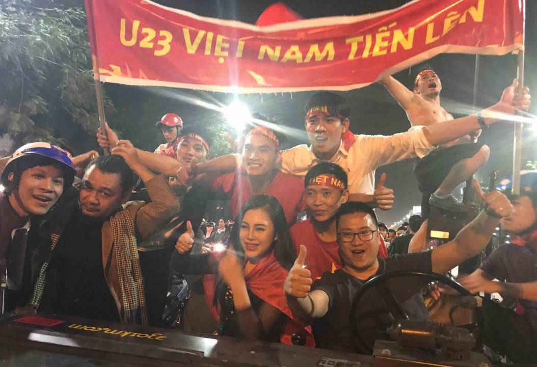 2-Cố đô Huế “thất thủ” sau khi U23 Việt Nam vào chung kết, công an vất vả điều tiết