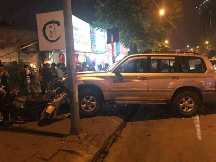 Hà Nội: Ô tô đâm liên hoàn trên đường khiến 5 bị thương nặng