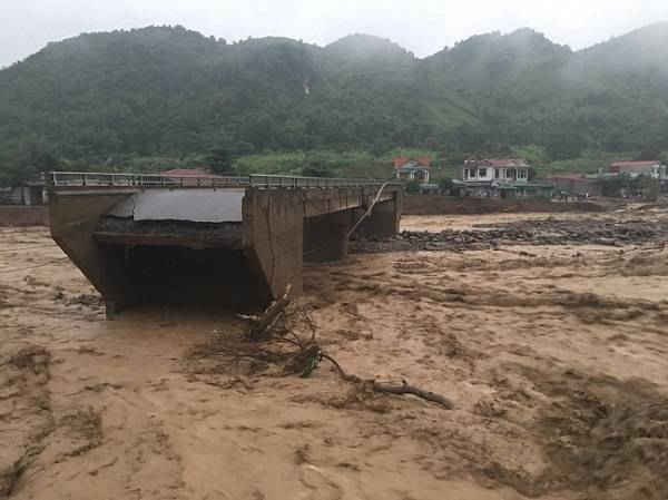 Lũ quét bất ngờ trên suối Nậm Păm huyện Mường La gây thiệt hại hơn 700 tỷ đồng