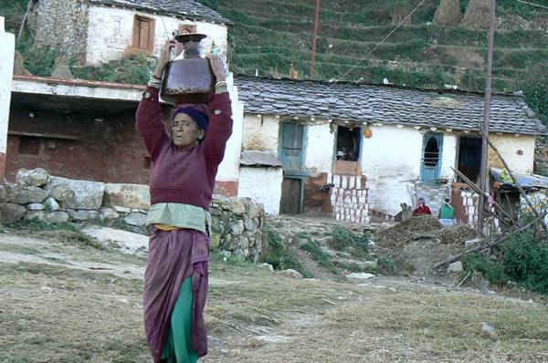 Ấn Độ: Đáp ứng nhu cầu sử dụng nước nhờ kết hợp hứng nước mưa và bổ sung nguồn nước suối