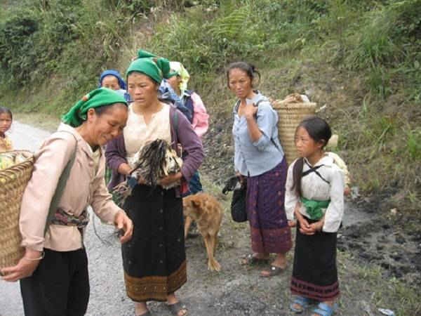 Người rẻo cao xuống chợ.