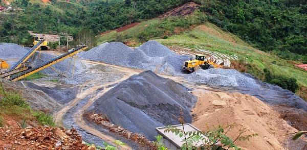 Tình trạng khai thác khoáng sản làm vật liệu xây dựng thông thường trái phép vẫn thường xuyên diễn ra gây khó khăn cho công tác quản lý tài nguyên và môi trường