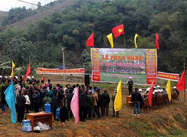 Nhân dân tại các huyện trên địa bàn tỉnh Lào Cai phấn khởi tham gia Lễ phát động trồng cây gây rừng tại địa phương. 