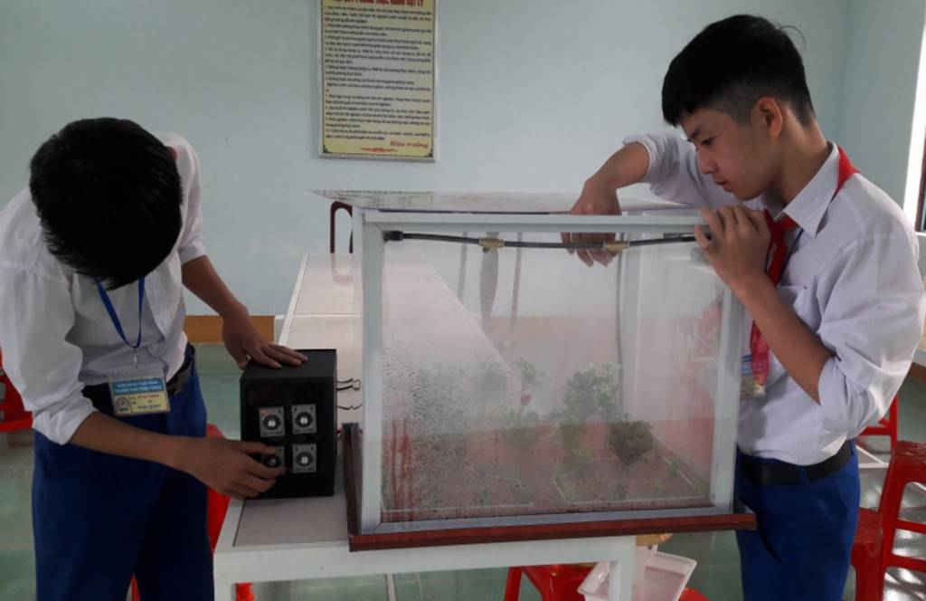 Từ vật liệu tái chế, học sinh sáng tạo máy bơm nước độc đáo